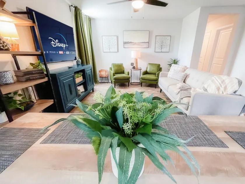 Stylish Family Home Near Lackland POOL - Image 1