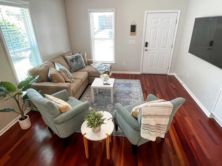 Blocks from heart of DT Raleigh! - Image 1