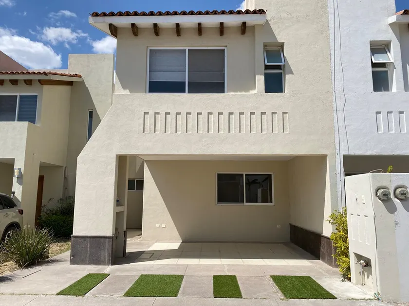 Comfortable and safe house in residential - Image 1