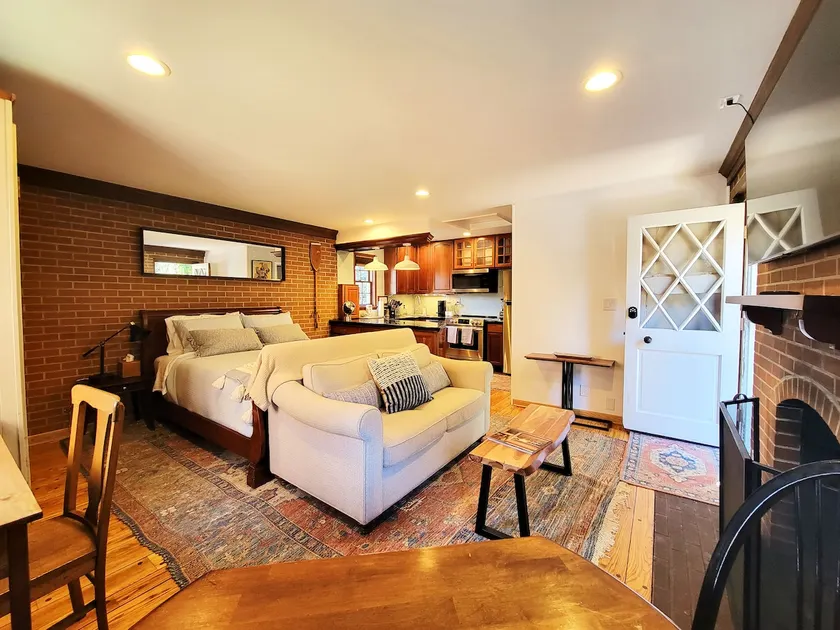 Washington Family Historic Property~Upper Studio - Image 1