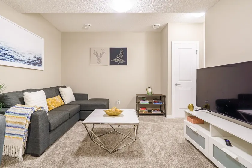 Stylish & Private 2 bedroom guest unit. - Image 1