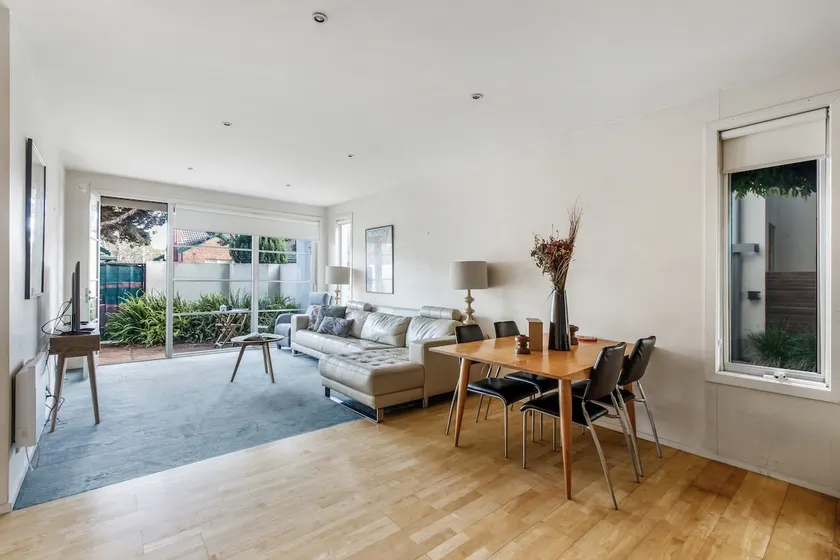 Patio Charm in Buzzing Richmond with Parking - Image 1