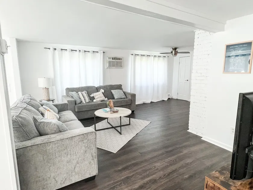 3BR Milford Retreat – 1 Min Walk to Water - Image 1