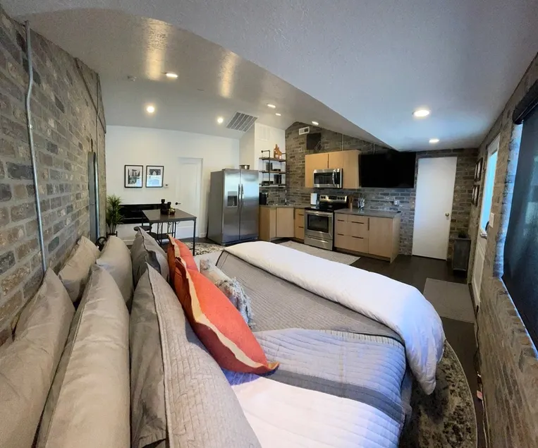 The Philadelphian Apt 3 - Studio Apt w/ Full Kitchen - Sleeps 2 - Image 1
