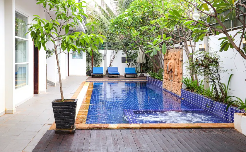 1mile-Center-8rooms-Private-Pool - Image 1