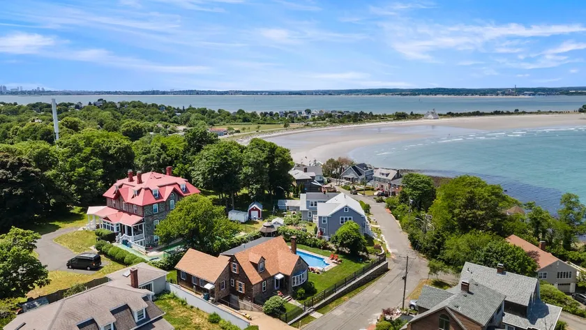 Cozy Nahant APT 5 min walk to private beaches - Image 1