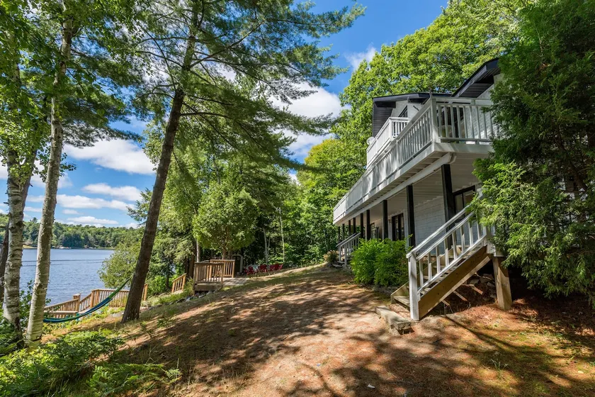 Boho Lakehouse Muskoka Family Retreat Sleeps up to 15 - Image 1