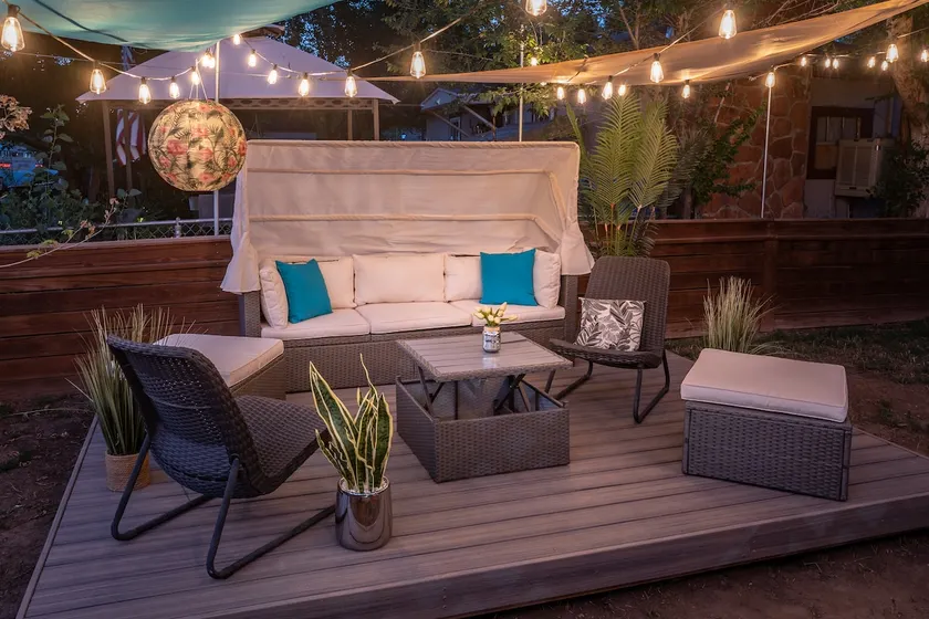 Beautiful 2B garden level w/ private outdoor deck - Image 1
