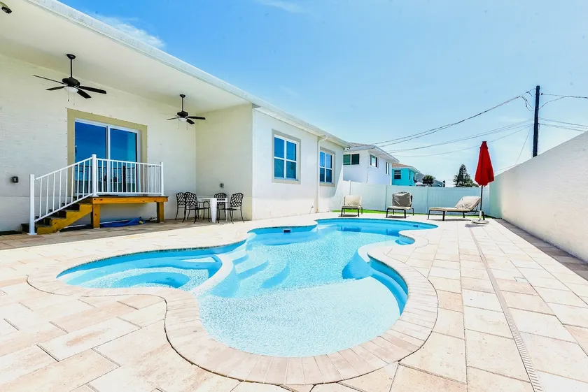 Htd pool/SPA, +in-law suite, mins wlk to beach - Image 1