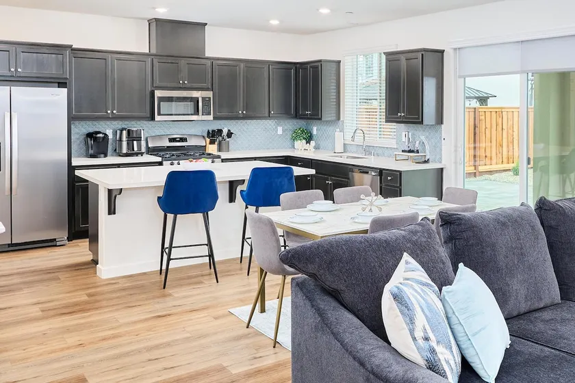 Spring PROMO ~ Fairfield Napa ~ Stylish 4BD Home - Image 1