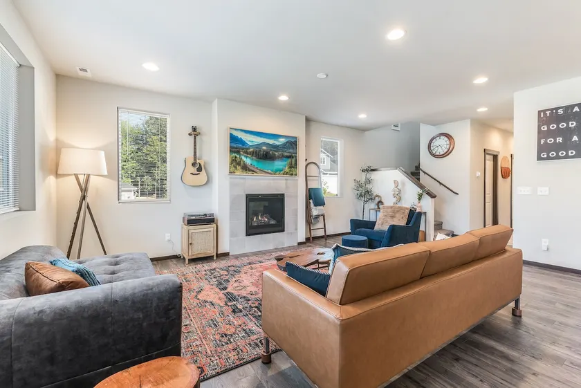 Impeccable 4 BR Home in Heart of Port Orchard - Image 1