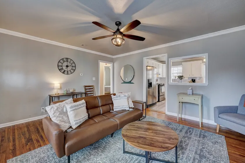 Light and Airy Midtown Charmer - Image 1