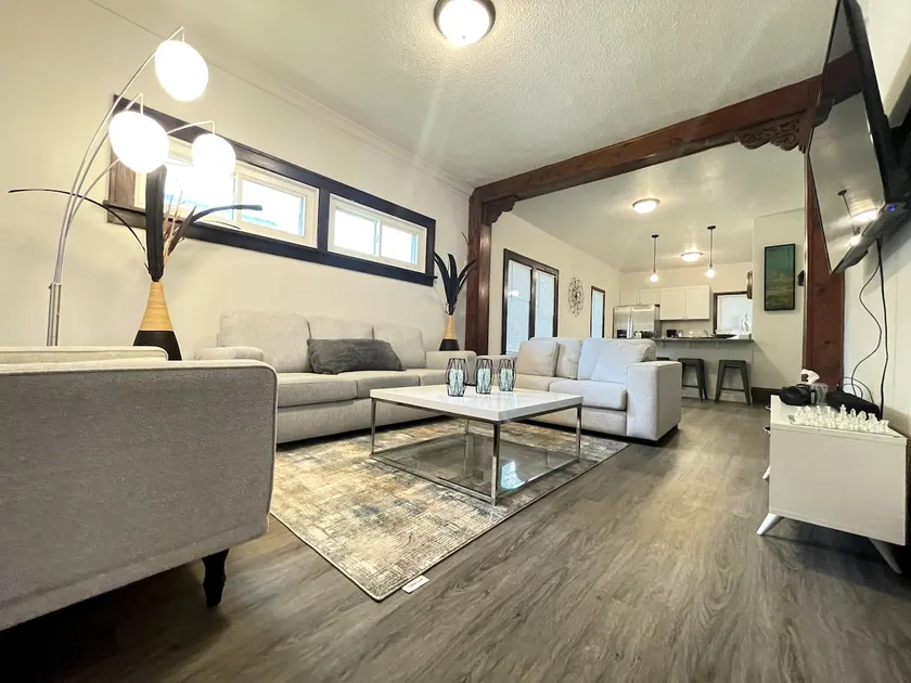 Cozy and Modern 4 bedroom 1 Bathroom McKinley Home - Image 1