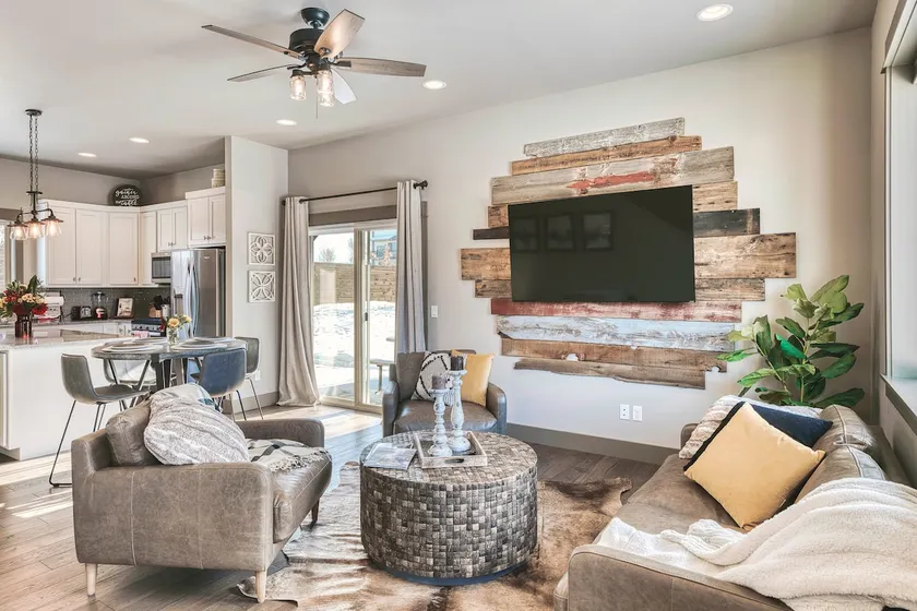 King beds/ Waffle bar/ River access/ Game room - Image 1