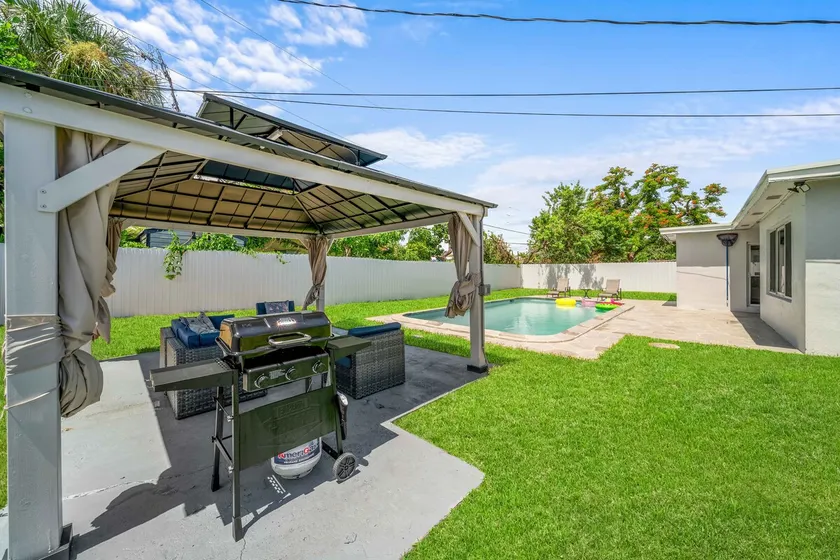Beautiful home with pool! 5 mins from FTL Airport - Image 1