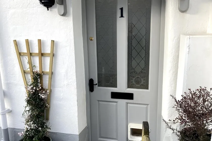 Charming 2 bedroom cottage, with delightful garden - Image 1