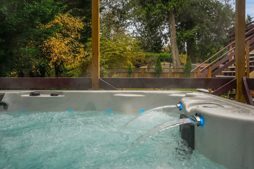 3 Bedroom Vacation House with Hot Tub! - Image 1