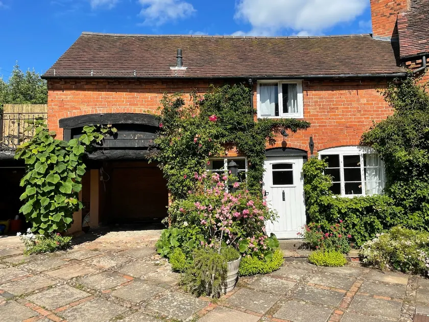 Cosy 2-bedroom cottage - Image 1