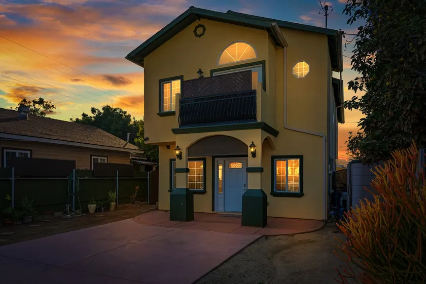 Stylish & Spacious Home Near Downtown & Beaches - Image 1