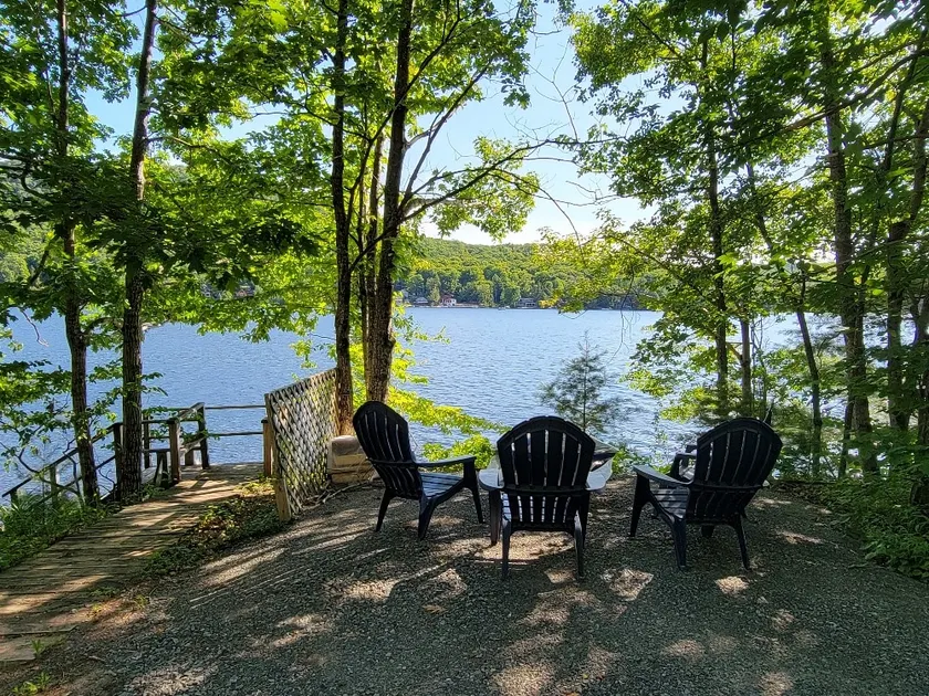 Beautiful WHOLE LOTTA LOVE, Canada Lake Waterfront - Image 1
