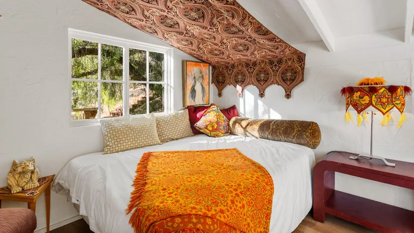 The Cozy Pearl on top - Image 1