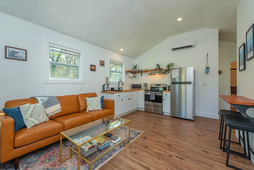 Peaceful Getaway 10 Min to Downtown & 4 to Parkway - Image 1