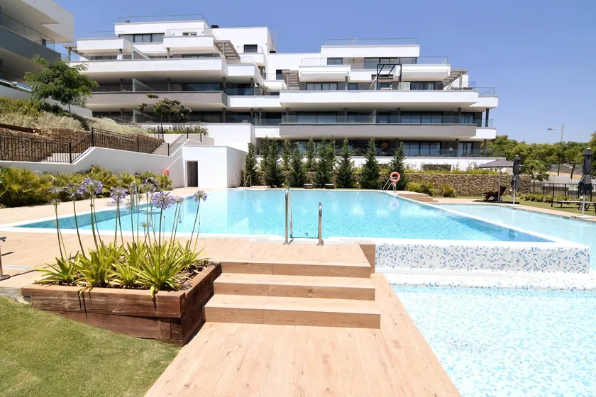 Mesas Homes luxury 4 bed apartment near the sea and port Estepona - Image 1