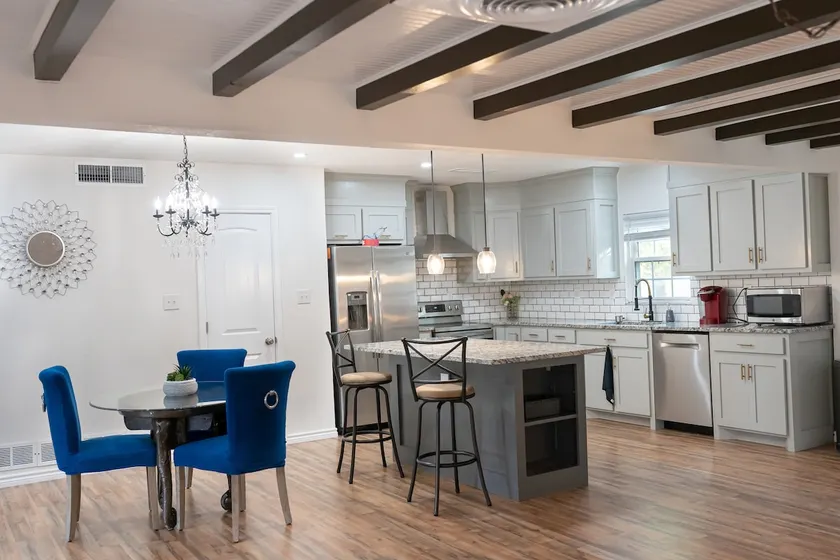 Newly renovated oasis in downtown Odessa - Image 1