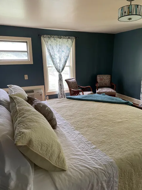 Spacious, fully renovated house, 12 miles from VT - Image 1