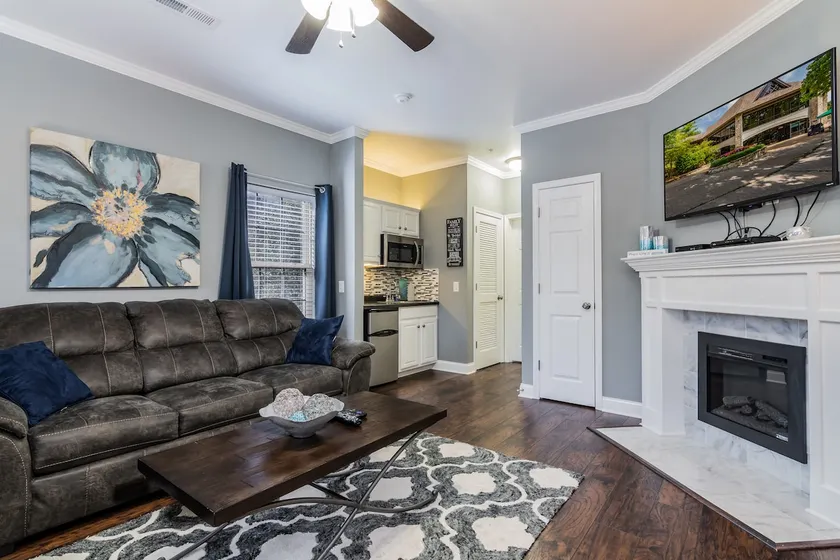 Walk in level condo located in stonebridge - Image 1