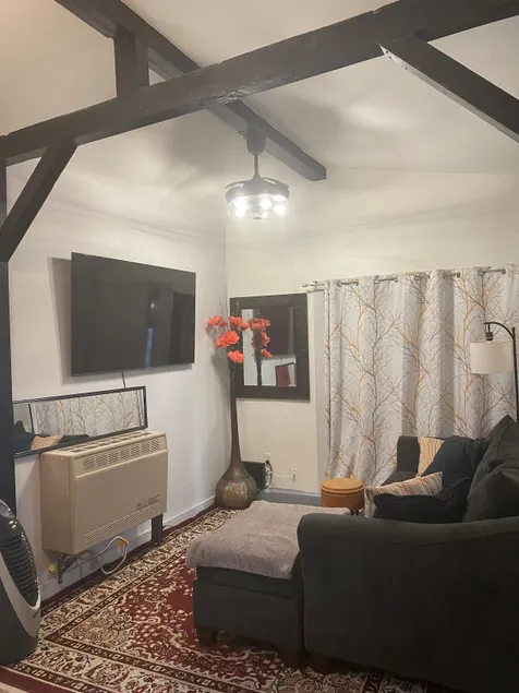 Beautiful one bedroom in downtown Brattleboro - Image 1