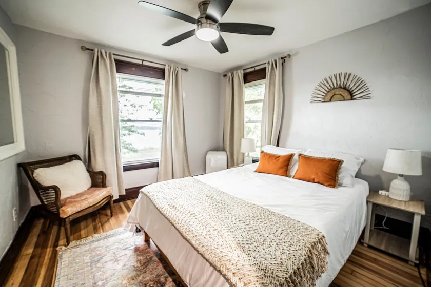 Charming 2BR Apartment• 15 Mins to Niagara Falls - Image 1