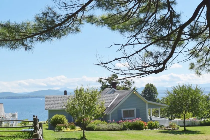 Cheerful ”Blue Bliss” Cottage by the Lake - Image 1