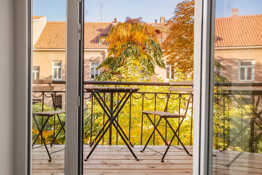 Old Town Modern Apartament - balcony & courtyard view - Image 1