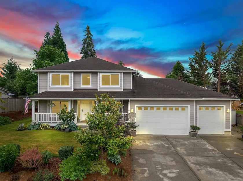 Jewel of the Cascades: 3 BR, 2.5 BA - Image 1