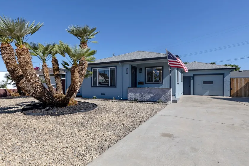 Luxurious Oasis nestled in Lodi - Image 1