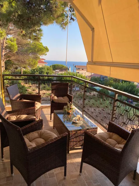 Cozy 2-bedroom home 150 m. from the beach - Image 1
