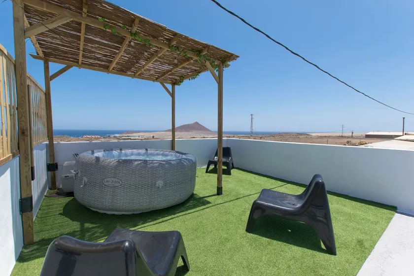 Aitor's little house; countryside and beach in El Médano - Image 1