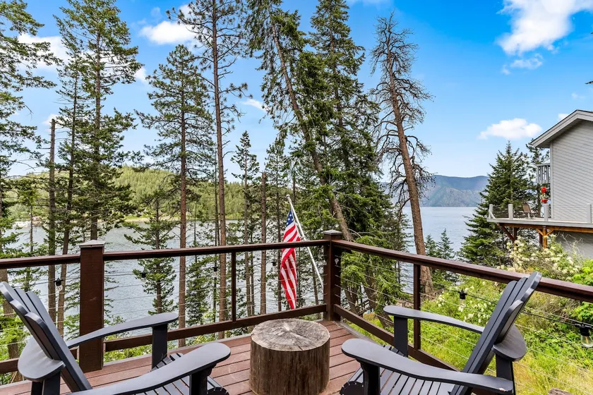 Cheerful Waterfront Cabin on Lake Pend Oreille - Image 1
