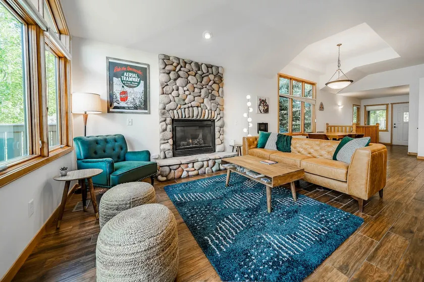 SALE! Ideal Location! AC, Hot Tub, King Bed! - Image 1