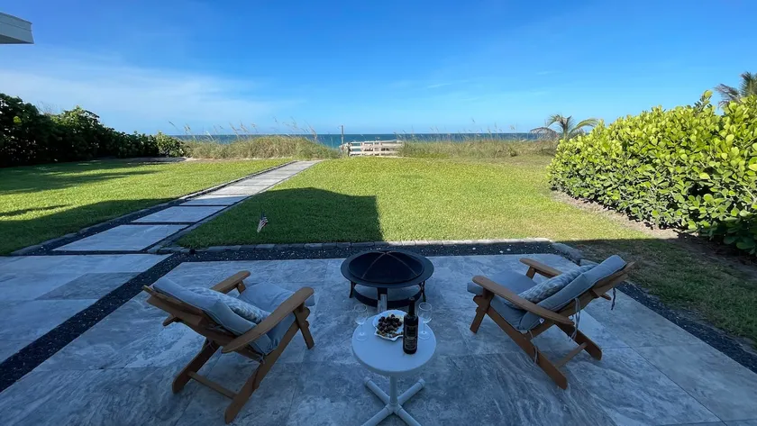 Beachfront House with Beautiful Ocean Views and Private Beach Access - Image 1