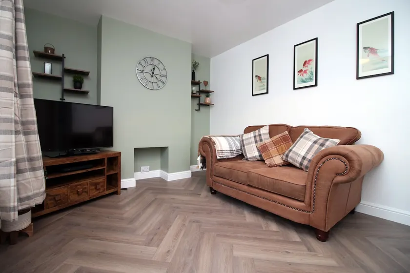 cottage in pontypool - Image 1