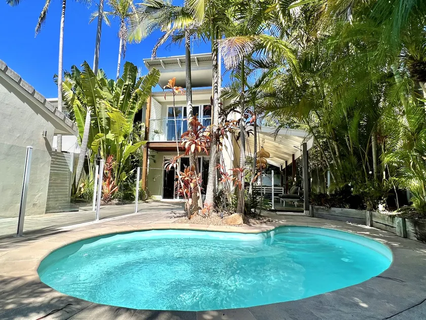 SUNSHINE BEACH OASIS, PRIVATE POOL, PET FRIENDLY - Image 1