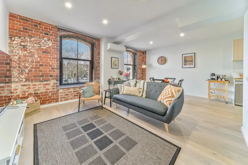 Luxury modern NY style Bendigo CBD apartment - Image 1