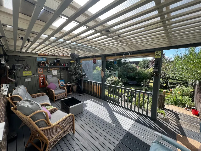 Beautiful spacious 2 Bedroom townhouse - Image 1