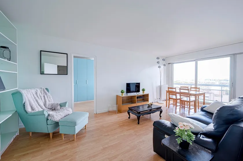 2-Room Apt, 60m² + Balcony in Clichy/Paris - Image 1