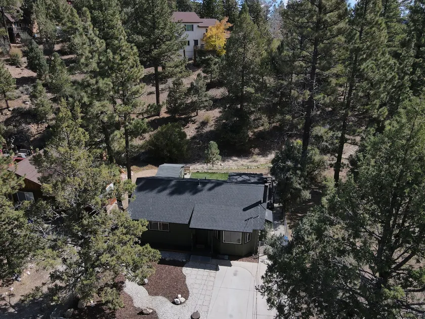 Caribou Creek Cabin|HotTub|PetFriendly|Fenced Yard - Image 1