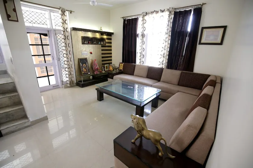 2 bedroom Safe,well furnished, Airy Apartment - Image 1
