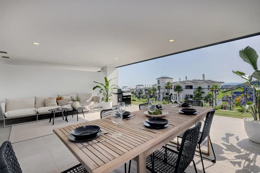 Brand New, Elegant Three Bed Apartment - Image 1