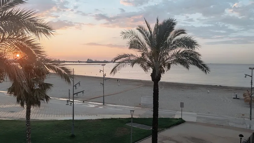 Sea views, beach access, renovated, WIFI - Image 1
